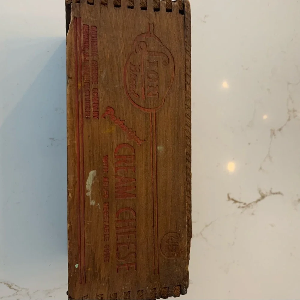 Vintage Lion Brand Pasteurized Chive Cream Cheese Wooden Box 3.5” x 3” x 7” NJ - Picture 9 of 10